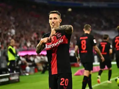 Leverkusens Torsch&uuml;tze Alejandro feiert seinen Treffer.