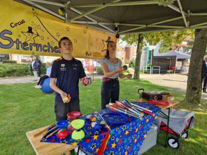 Max Br&uuml;mmer und Marie Thei&szlig;en aus der Zirkusschule &bdquo;Sternchen&ldquo; zeigten einige Tricks.