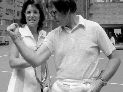 Billie Jean King besiegte Bobby Riggs mit 6:4, 6:3, 6:3.