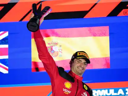 Ferrari-Pilot Carlos Sainz hat den Gro&szlig;en Preis von Singapur gewonnen.