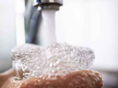 Ob hart oder weich: Wie das Trinkwasser beschaffen ist, h&auml;ngt von der Region ab, in der man lebt.