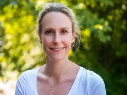 Julia B&auml;cker, Job-Expertin der Koordinierungsstelle Frauen und Wirtschaft, unterst&uuml;tzt andere Frauen auf der Suche nach ihrem Traumjob.