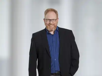 Ist bei der Weihnachtsfeier der Landfrauen W&uuml;sting mit dabei: NDR-Radiomoderator Lars Cohrs wird mit seinem Programm &bdquo;Oha, du Fr&ouml;hliche&ldquo; f&uuml;r einige Lacher sorgen (Archivbild).