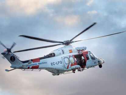 Die spanische Seenotrettung suchte mit Schiffen und Hubschraubern nach den deutschen Seglern.