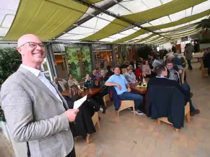 Christian Wandscher begrüßte rund 180 Gäste beim Sommerabend im Park der Gärten.