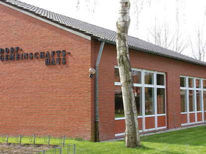 Das Dorfgemeinschaftshaus hat einen Saal mit Platz f&uuml;r 100 Personen bei Tanzveranstaltungen, f&uuml;r bis zu 150 Personen bei Vortr&auml;gen. F&uuml;r die Nutzung muss gezahlt werden, die Pauschalen erh&ouml;hen sich zum 1. Januar.