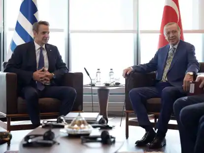 Griechenlands Ministerpr&auml;sident Kyriakos Mitsotakis (l) und der t&uuml;rkische Pr&auml;sident Recep Tayyip Erdogan planen ein gemeinsames Treffen.
