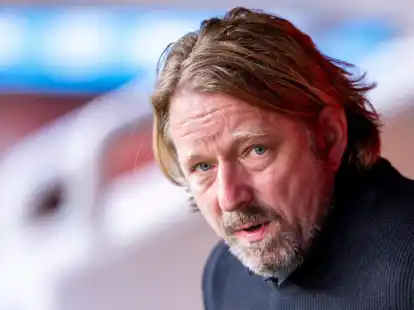 Stuttgarts Ex-Sportdirektor Sven Mislintat steht in Amsterdam wegen seiner Einkaufspolitik in der Kritik.