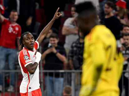 Bayerns Mathys Tel bejubelt sein Tor zum 4:2.