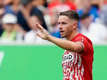 Freiburgs Kapit&auml;n Christian G&uuml;nter f&auml;llt l&auml;nger aus.