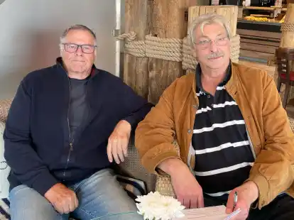 Erwin Abels (links) und Wolf Hegemann vom Seebadeverein Hooksiel &uuml;ben Kritik an der Wangerland Touristik.