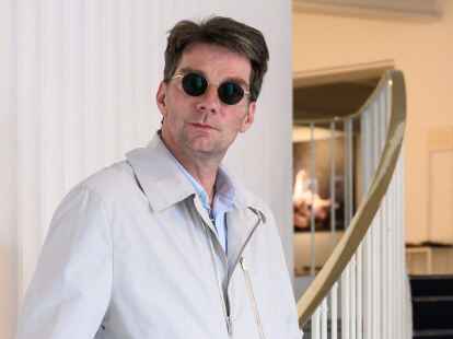 &laquo;Es ist tragisch, was passiert ist, und auch zu bereuen&raquo;: Marco Goecke im Foyer der Staatsoper Hannover. Der ehemalige Choreograf des Hauses sorgte mit seiner Hundekot-Attacke international f&uuml;r Schlagzeilen.