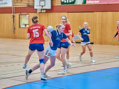 Die A-Jugendliche Lale Baumgarten (am Ball) sammelte am Kreis viel Einsatzzeit und verdiente sich ein Sonderlob.