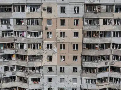 Ein Wohnhaus in Odessa wurde bei einem russischen Drohnenangriff besch&auml;digt. (Archiv)