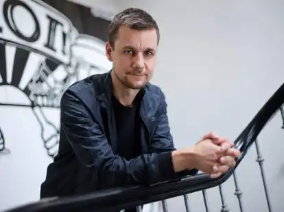 Das neue Buch von Tobias Schlegl beleuchtet unter anderem Arbeitsbedingungen in der Pflege.