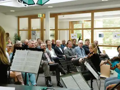 Festakt im Z-Geb&auml;ude des Gymnasiums Bad Zwischenahn-Edewecht: Zahlreiche Ehreng&auml;ste nahmen teil.