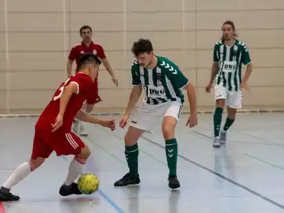 Die Futsal-Falken (grün-weiße Trikots, hier beim 0:4 zum Saisonstart gegen Woltmershausen) blieben auch in Hamburg sieglos.