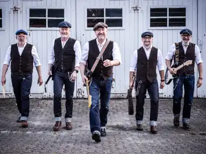 Rocken die Sonnenstra&szlig;e: die f&uuml;nf Musiker der Band &bdquo;21Sunstreet&ldquo; machen ihre Musik selbst &ndash; an diesem Freitag in der Haarenstra&szlig;e zu h&ouml;ren.