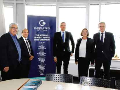 Global Ports, international erfolgreicher Betreiber von Kreuzfahrth&auml;fen, kommt nach Bremerhaven. Von linke OB Melf Grantz, Stephen Xuereb und Jan Fomferra (beide Global Ports), Senatorin Kristina Vogt und Robert Howe, Bremenports.