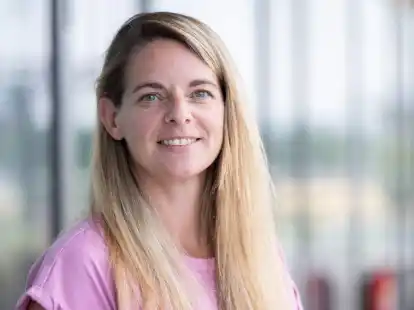 Ex-Weltmeisterin Nia K&uuml;nzer w&uuml;nscht sich von DFB-Kapit&auml;nin Alexandra Popp Klarheit.