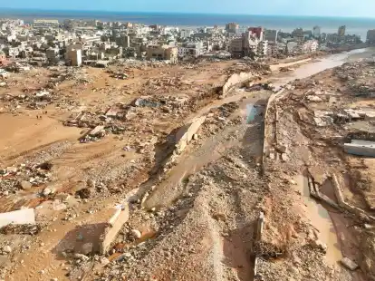 Die verw&uuml;stete Hafenstadt Darna nach dem verheerenden Unwetter. &Uuml;berflutungen, Waldbr&auml;nde, Hitzewellen - die extremen Wetterereignisse 2023 sind laut Experten eine Wendemarke.