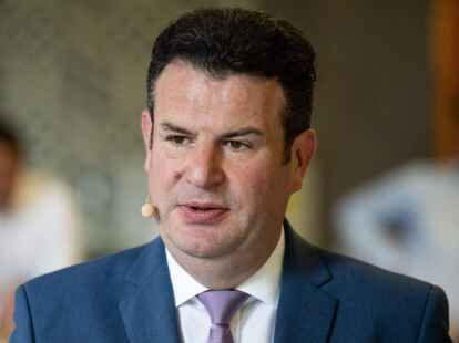 Plan&auml;nderung bei der Betreuung junger Arbeitsloser: Bundesarbeitsminister Hubertus Heil (SPD) macht den Ampel-Fraktionen einen neuen&nbsp;Vorschlag.