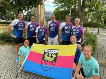 Durfte in Berlin nicht fehlen: die Emder Fahne mit dem &bdquo;Engelke up de Muer&ldquo;.