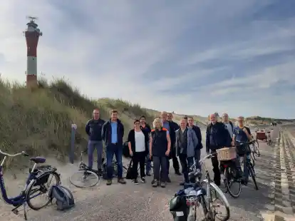 Die Kommission, die am Mittwoch die Insel Wangerooge f&uuml;r die Herbstdeichschau bereist hat.