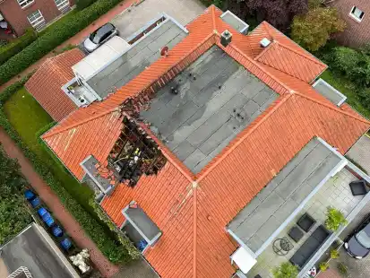 Zu einem Brand in diesem Mehrfamilienhaus in der Gr&uuml;nen Stra&szlig;e wurden die Westersteder Feuerwehren am Sonntagvormittag gerufen.