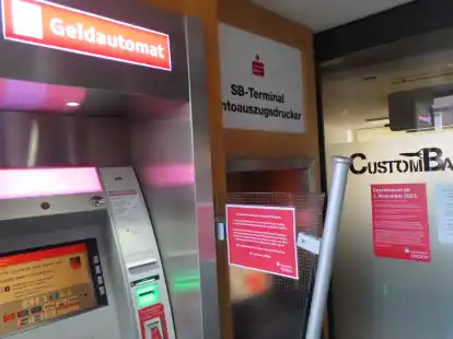 Per Plakat schon angek&uuml;ndigt: Die Tage der SB-Station im Vorraum des B&uuml;ro- und Wohngeb&auml;udes Cirksenastra&szlig;e 46 sind gez&auml;hlt.