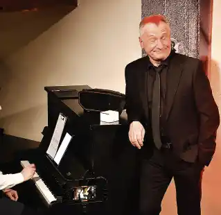 &bdquo;Was bisher geschah&ldquo; &ndash; unter diesem Titel pr&auml;sentieren Rolf Gundelach und Gerd Hoffmann (von links) eine aktuelle, satirische Bestandsaufnahme zum Zustand Deutschlands.