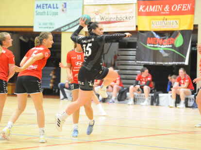 Die Elsfletherinnen (am Ball, hier im Heimspiel gegen Nienburg) verloren in Cloppenburg.