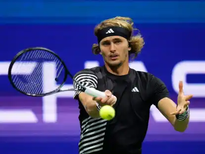 Alexander Zverev trifft im Halbfinale von Peking auf Daniil Medwedew.