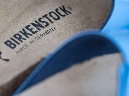 Der Schuhhersteller Birkenstock hat die Bedingungen f&uuml;r seinen in den USA&nbsp;geplanten B&ouml;rsengang festgelegt.