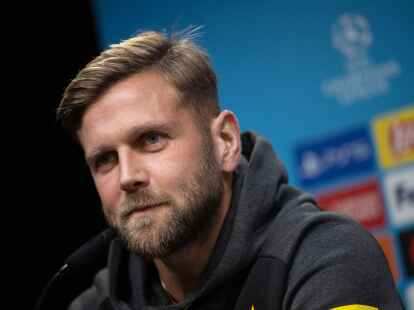 BVB-St&uuml;rmer Niclas F&uuml;llkrug stellt sich vor das Team.