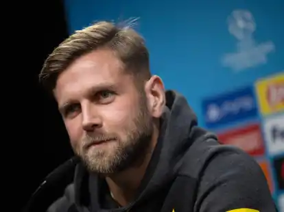 BVB-St&uuml;rmer Niclas F&uuml;llkrug stellt sich vor das Team.