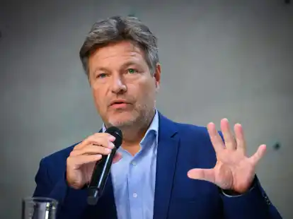 Klimaschutzminister Robert Habeck: Mit dem Klimaschutzprogramm 2023 sollen die Treibhausgasemissionen stark zur&uuml;ckgehen.