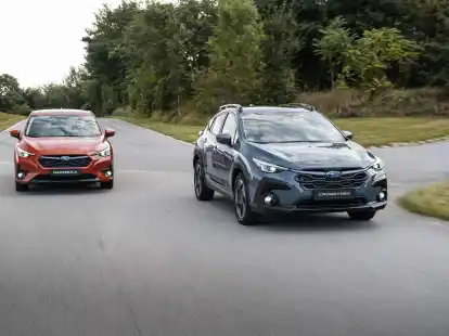 Update bei Subaru: Neues Design beim Impreza (li) und XV (re), der fortan Crosstrek hei&szlig;t.