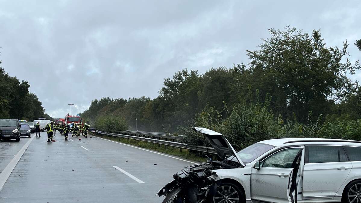 Autobahn 28 zwischen Westerstede und Bad Zwischenahn Unfall für