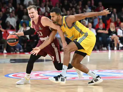 Weltmeister unter sich:&nbsp;Andreas Obst (l) gewann mit Bayern M&uuml;nchen das Euro-Duell gegen Albas Johannes Thiemann.