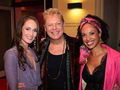 Christin Fahrenkrog-Petersen (l-r),  Komponist Uwe Fahrenkrog-Petersen und Schauspielerin Dionne Wudu bei der Deutschlandpremiere in M&uuml;nchen.