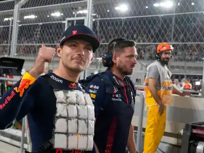 Daumen hoch zum Hattrick: Max Verstappen ist zum dritten Mal nacheinander Formel-1-Weltmeister.