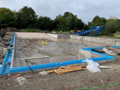 Verkleinert und saniert: Das Lernschwimmbecken ist so gut wie fertig, was noch fehlt, ist die Sanierung der alten Rutsche.