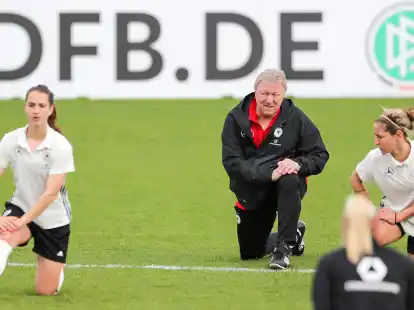 Ist zur&uuml;ck bei den DFB-Frauen: Horst Hrubesch (M).