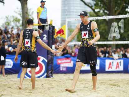 Clemens Wickler (l) und Nils Ehlers blieben in der WM-Vorrunde ohne Satzverlust.