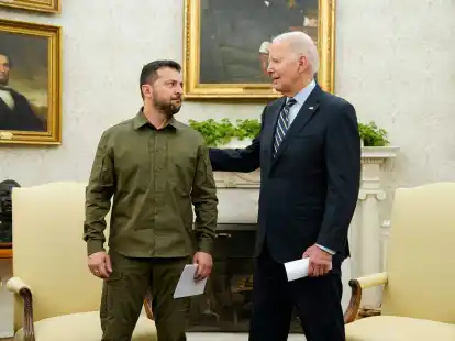 US-Pr&auml;sident Joe Biden (r) trifft seinen ukrainischen Amtskollegen Wolodymyr Selenskyj im Oval Office des Wei&szlig;en Hauses.