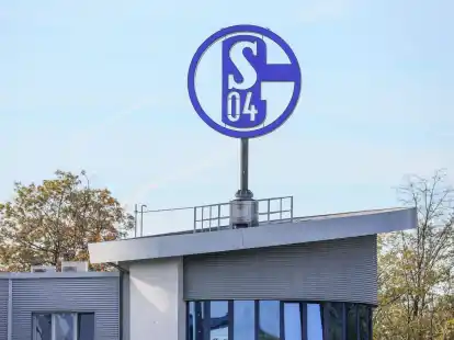 Der FC Schalke 04 stellt sich auf wichtigen Positionen neu auf.