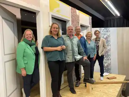 Freuen sich auf das Theater anl&auml;sslich 900 Jahre Varel (von links): Insa Jung, Anna-Lena Rode, Frank Fuhrmann, Dieter K&uuml;ck, Helga von E&szlig;en und Sylvia Jungenkr&uuml;ger.