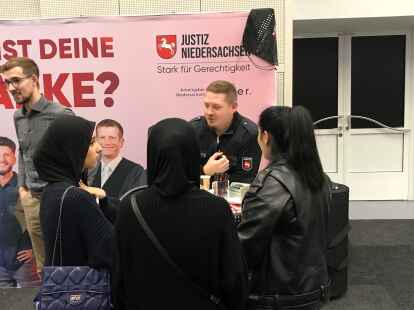 Die Polizei im Dialog: Messestand in der Nordseehalle.