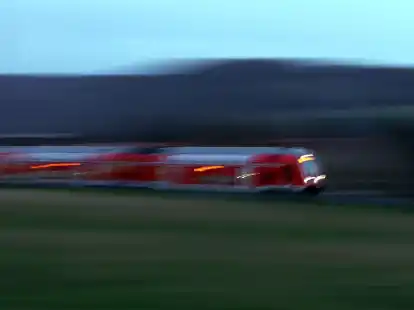 Immer mehr Menschen in Deutschland pendeln zur Arbeit. Das zeigt eine neue Statistik. Welche Verkehrsmittel daf&uuml;r genutzt werden, geht daraus nicht hervor.